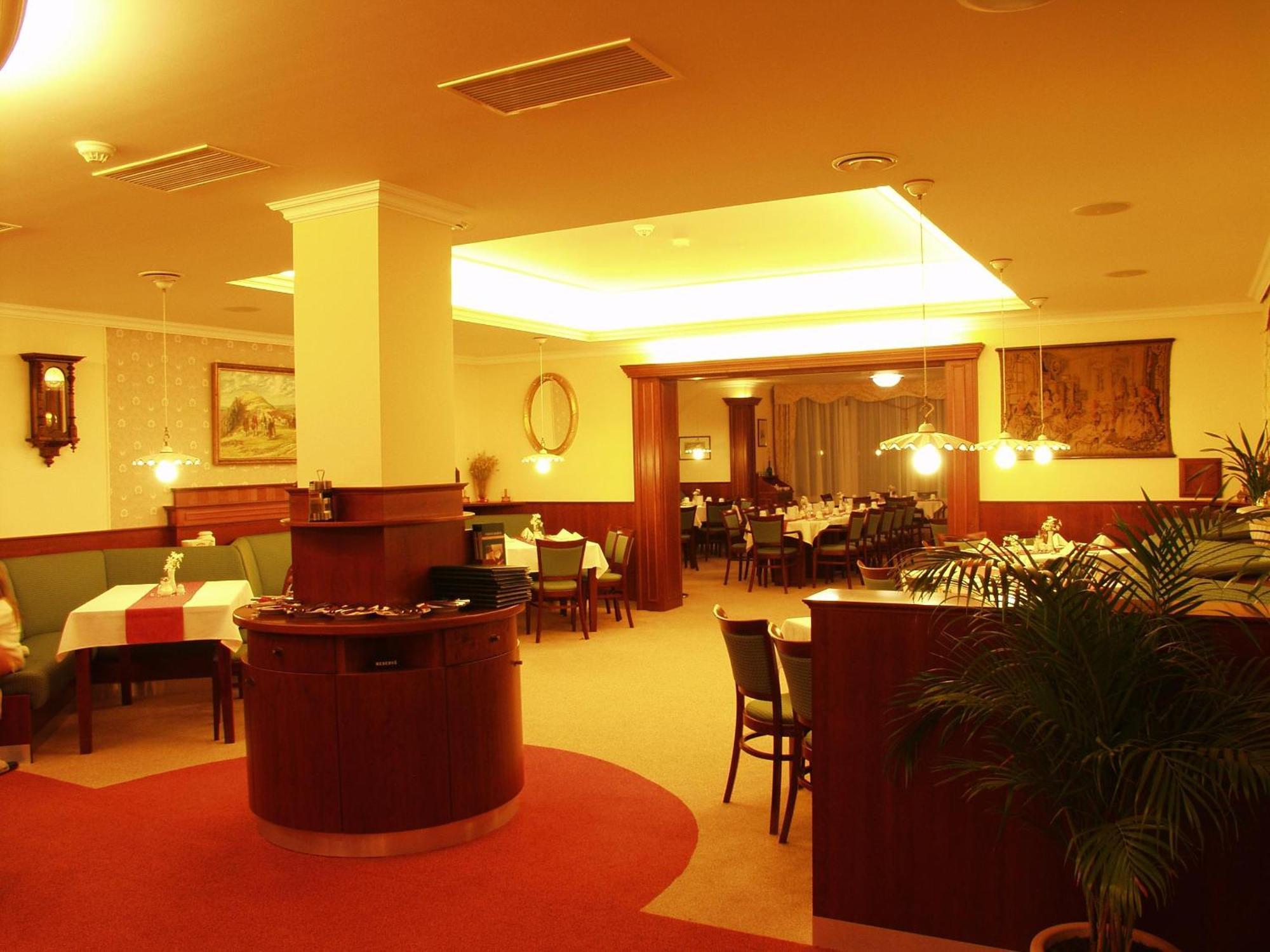 Komorni Hurka Hotel Cheb Kültér fotó